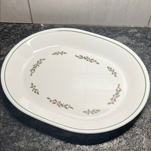 10x12 Corelle Festive Holly Oval Serving Platter. Exc like new. HOLLY DAYS